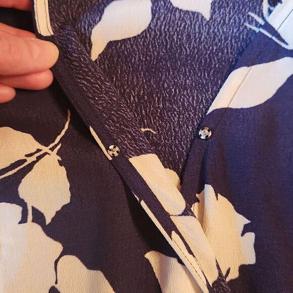 Talbots Poet Long Sleeve Wrap V-Neck Bohemian Blouse, XS, Blue & White Floral - Picture 8 of 12